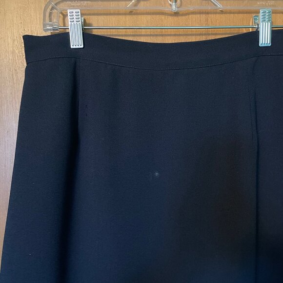 Big White Collar 2 piece blazer and skirt - Picture 10 of 12